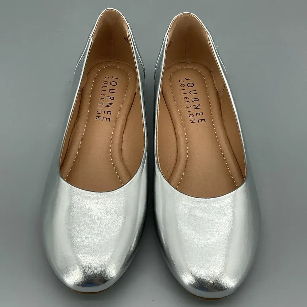 NEW Journee Collection Women’s Kavn Comfort Sole Ballet Flats Silver Size 6WD